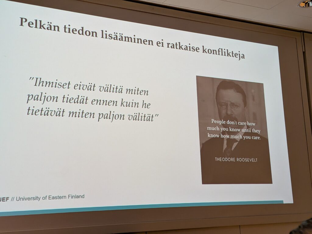 Theodore Roosevelt lainaus: Ihmiset eivät välitä miten paljon tiedät ennen kuin he tietävät miten paljon välität.