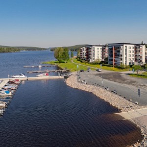 Ilmakuva Vuorelan satamasta Kallaveden rannalla.