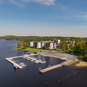 Ilmakuva Vuorelan satamasta Kallaveden rannalla.
